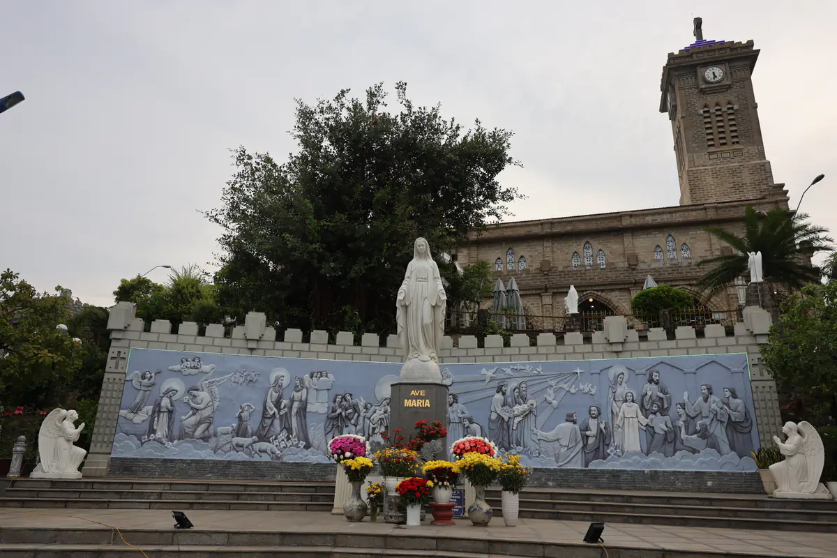 Quảng trường Ave Maria dưới chân Nhà thờ Núi (nhà thờ Chánh toà Kitô Vua) Nha Trang
