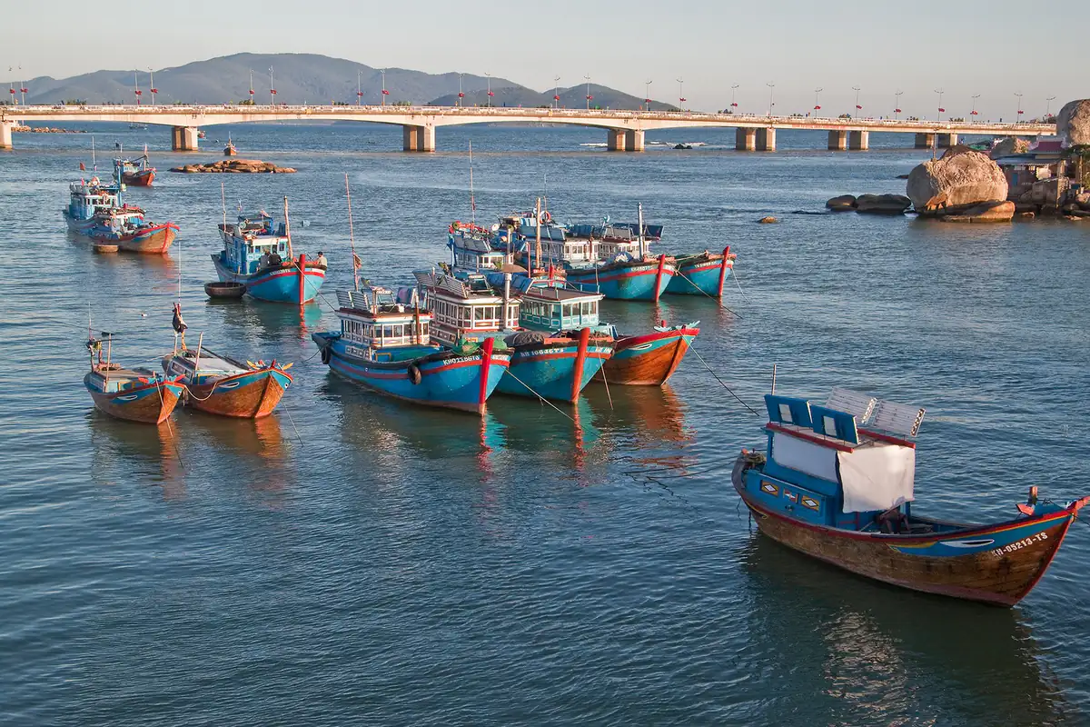 Chụp ảnh ở Nha Trang: góc đẹp theo giờ, mặc gì và chuyện flycam