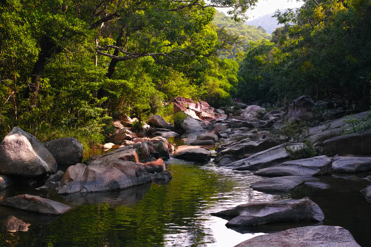 Đi đâu gần Nha Trang trong một ngày: Ba Hồ, Yang Bay, Hòn Bà, Vĩnh Hy