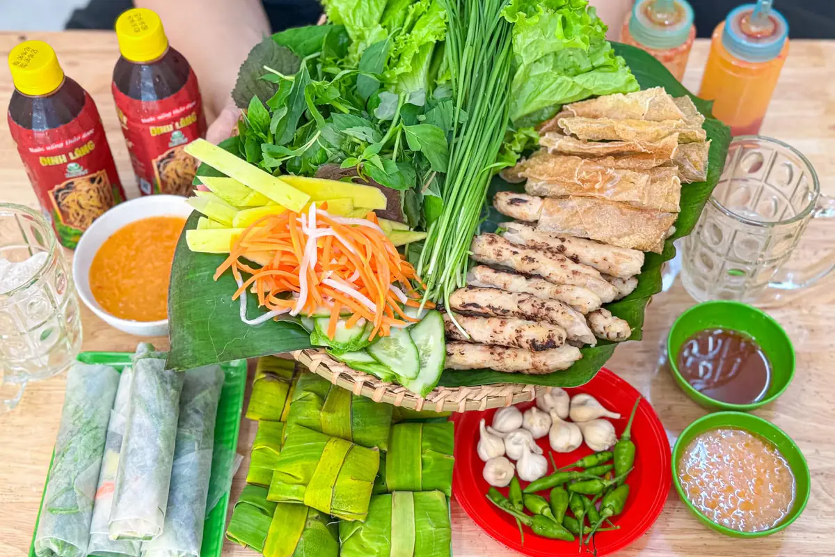 Nem nướng Nha Trang: ăn ở đâu, cuốn thế nào và mua mang về