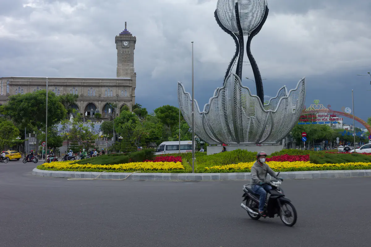 Nha Trang mùa lễ cuối năm: Noel, giải chạy đêm, Miss Cosmo và giao thừa