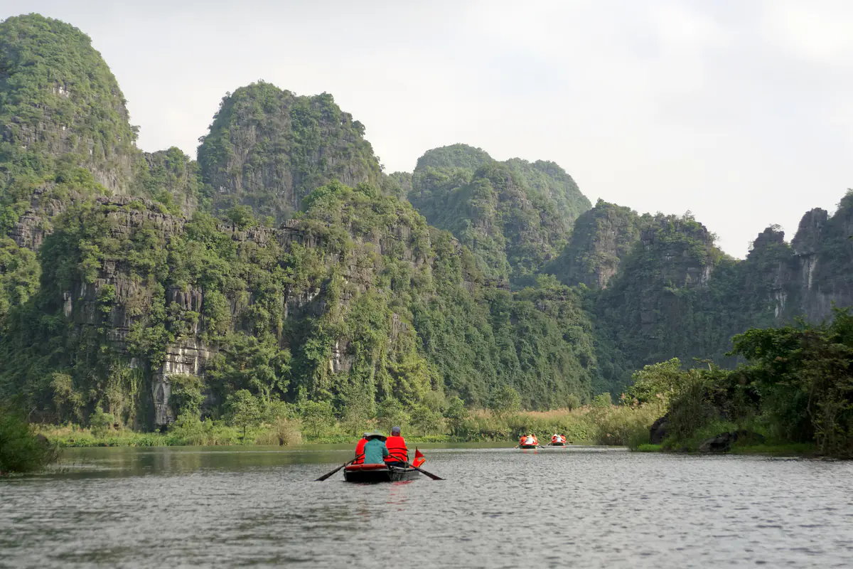 Ninh Bình từ Hà Nội: đi trong ngày, chọn Tràng An hay Tam Cốc