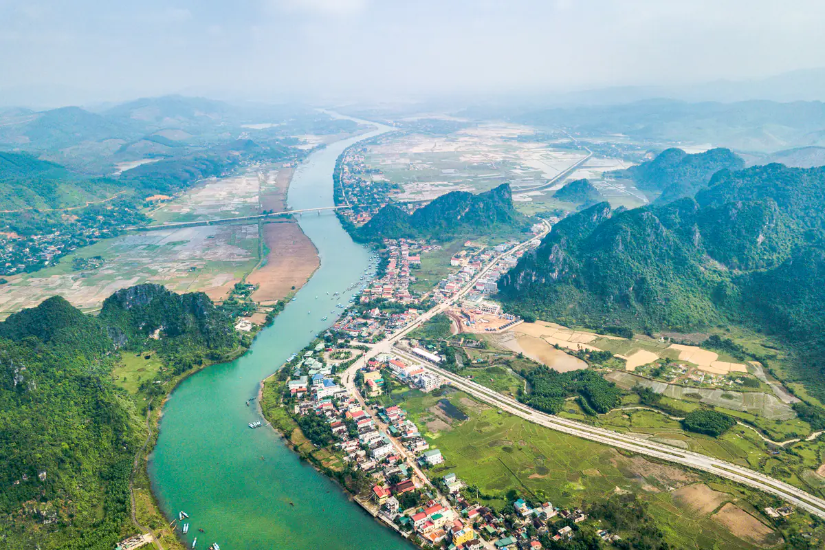 Phong Nha nhìn từ trên cao