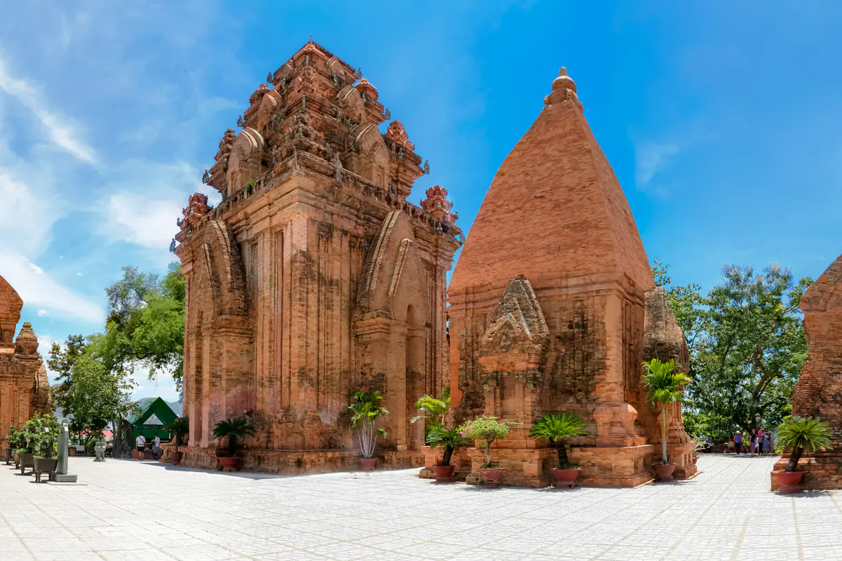 Tháp Bà Ponagar Nha Trang: một buổi ghé đền tháp Chăm trên đồi Cù Lao