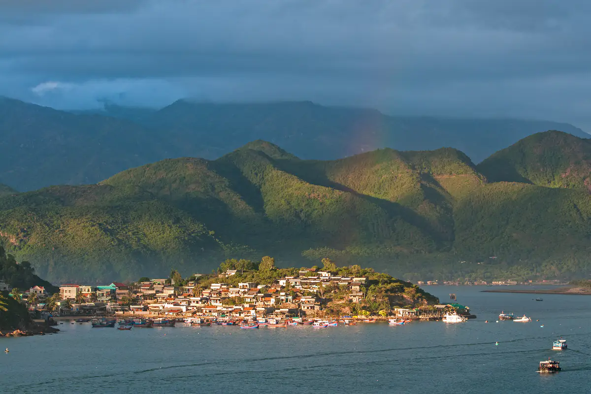 Thời tiết Nha Trang tháng 1: bớt mưa, trời mát và biển còn gió